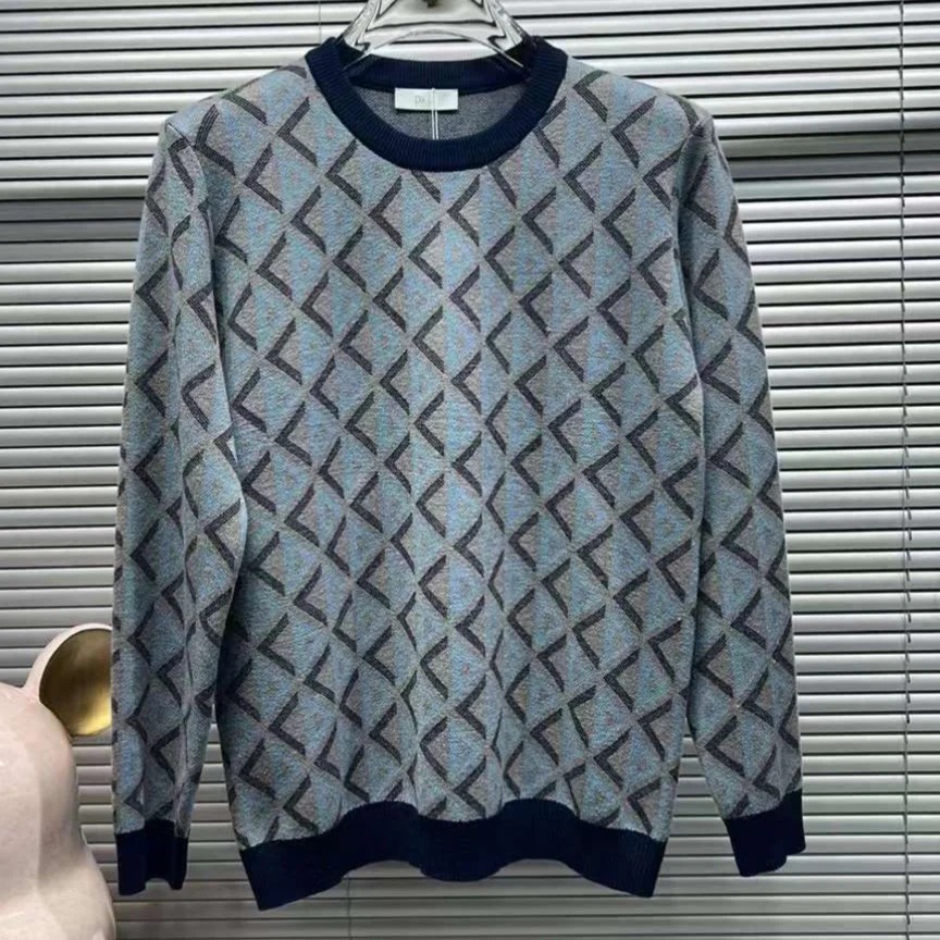 Redefining Winter Elegance–The Timeless Appeal of the Luxury Jersey Quarter-Zip&nbsp;Pullover